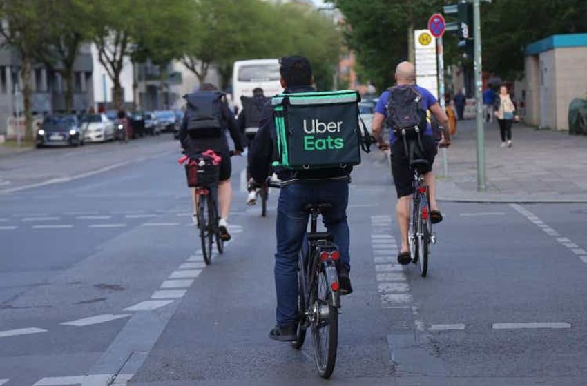  Uber Eats begins delivering marijuana orders in Toronto