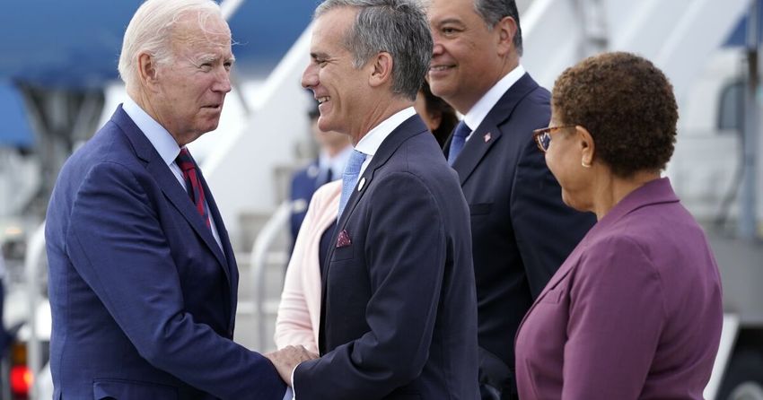  In Western swing, Biden looks to make Democrats’ case without making waves