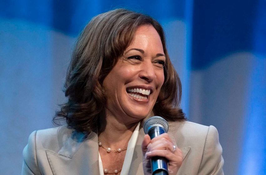  Harris in late-night TV gig pushes voting, laments no emojis