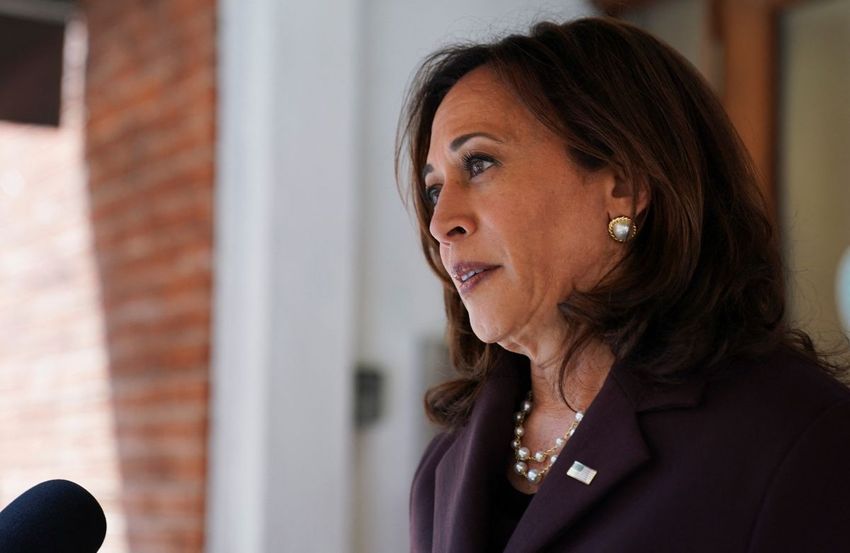  Emojis, Marijuana And Midterms: Kamala Harris’ Talking Points On Late-Night Talk Show