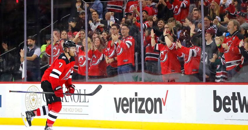  Boqvist helps Devils beat Coyotes 4-2 for 9th straight