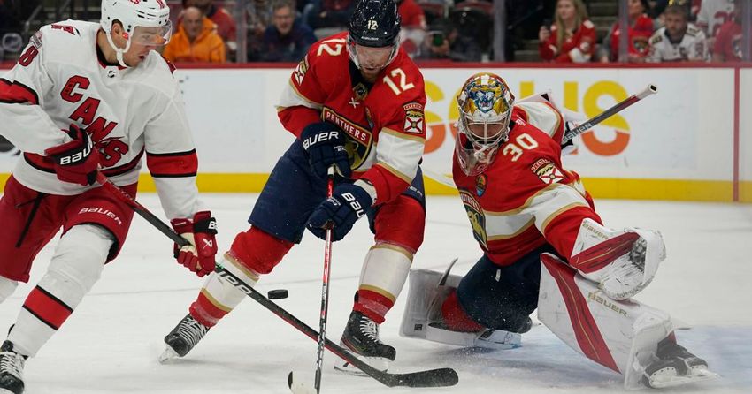  Knight’s 3rd career shutout lifts Panthers past Hurricanes