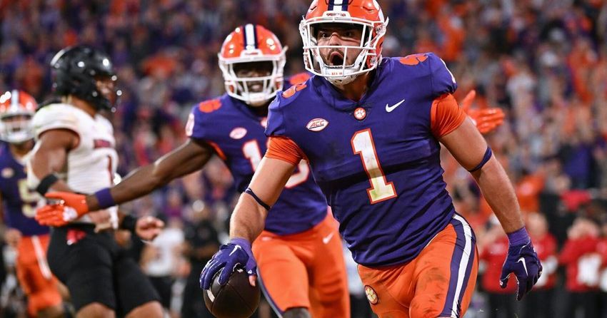  Clemson bounces back to beat Louisville, delivers solid showing after Notre Dame game