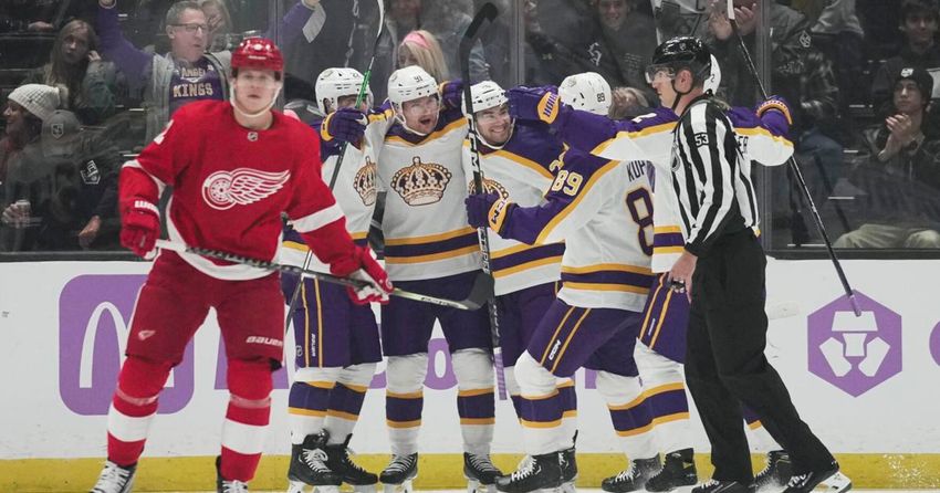  Grundstrom scores in just 9 seconds, Kings top Red Wings 4-3