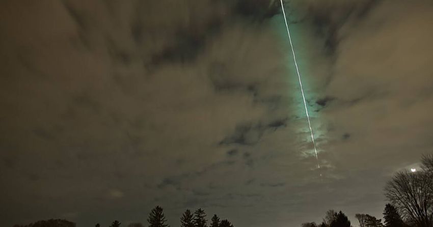  Mind-blowing footage of meteor over Toronto is way cooler than you might realize