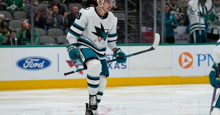  Sharks snap five-game losing streak with 5-4 win over Stars