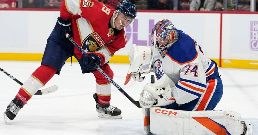  Skinner’s 40 saves help Oilers defeat Panthers 4-2