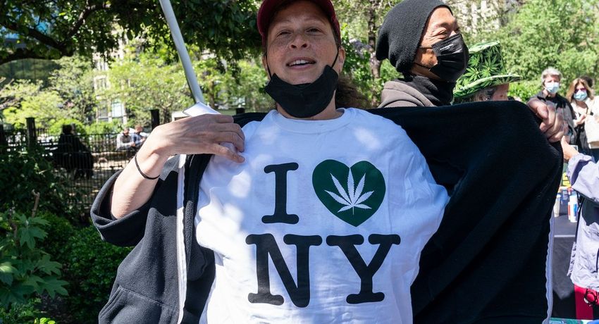  NY awards first batch of long-awaited licenses for recreational marijuana dispensaries