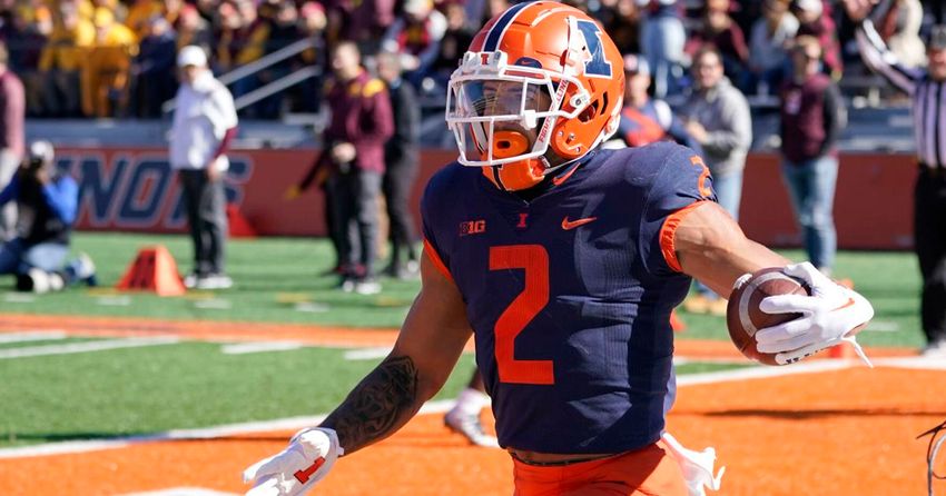  See Illinois’ Chase Brown flash Heisman Trophy pose after 2nd touchdown vs. Purdue