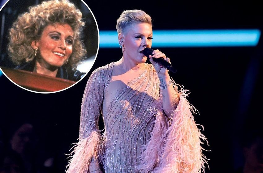  Pink sings ‘Hopelessly Devoted To You’ during Olivia Newton-John AMAs tribute