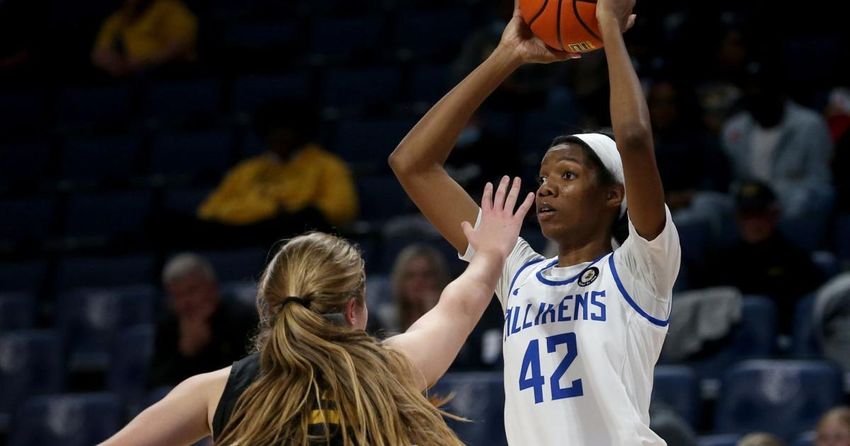  SLU women’s basketball merging cultures in coach’s first season