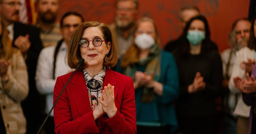  Outgoing Oregon Governor Kate Brown sees Biden’s 6,500 federal cannabis pardons and raises with an astounding 45,000 statewide cannabis pardons [Spiffy]