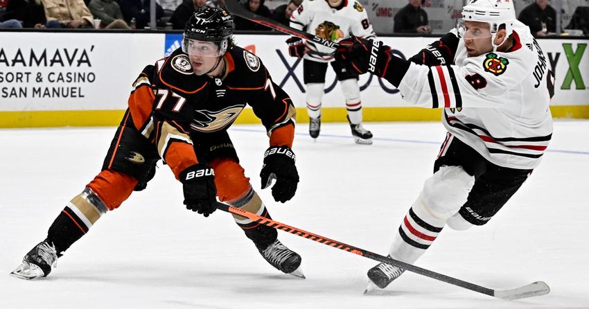  Jarred Tinordi’s 2nd goal sends Blackhawks past Ducks 3-2