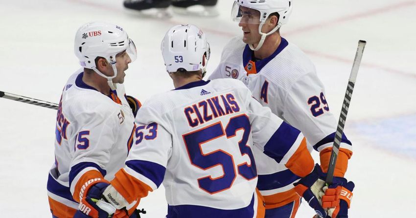  Surging Islanders beat Senators 4-2 for 9th win in 11 games