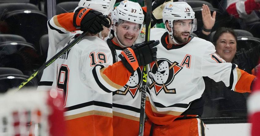  Ducks beat Wings, snap 3-game skid on Strome’s OT goal