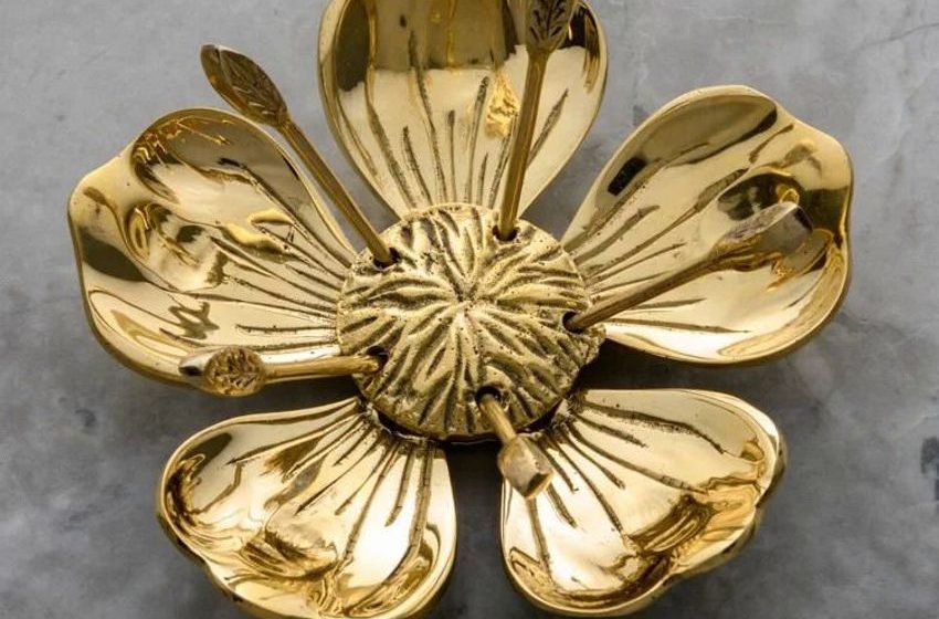  Opulent Petal Ashtrays – Rogue Paq Transforms Elegant Designs Into Functional Cannabis Accessories (TrendHunter.com)