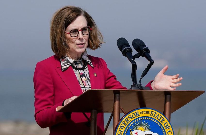  Oregon’s governor pardons thousands for pot convictions