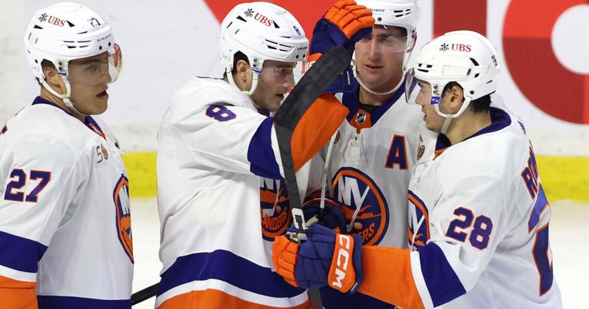  Dobson helps Islanders beat Senators 4-2 for 9th win in 11