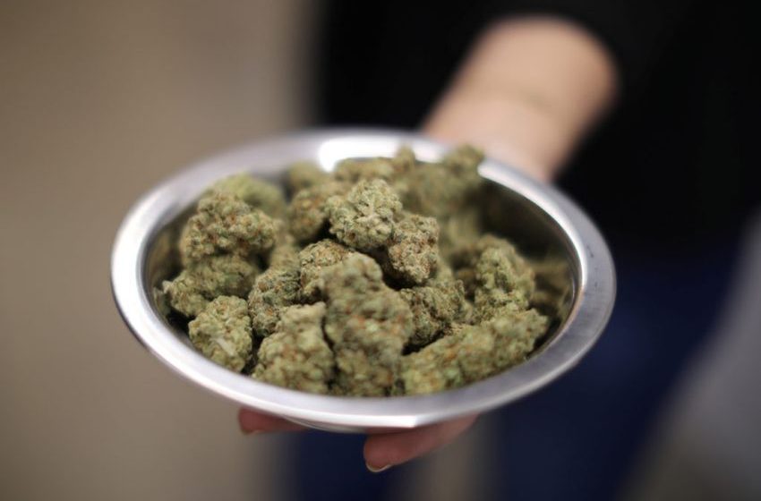  New York issues 1st licenses for legal marijuana dispensaries