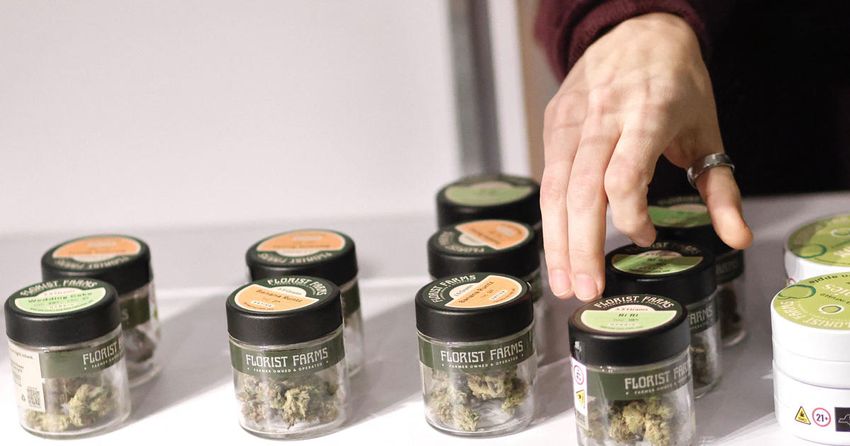  NY opens its first legal recreational marijuana dispensary