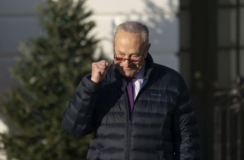  Chuck Schumer Scrambles to Save the Marijuana Banking Bill He Blocked Last Year