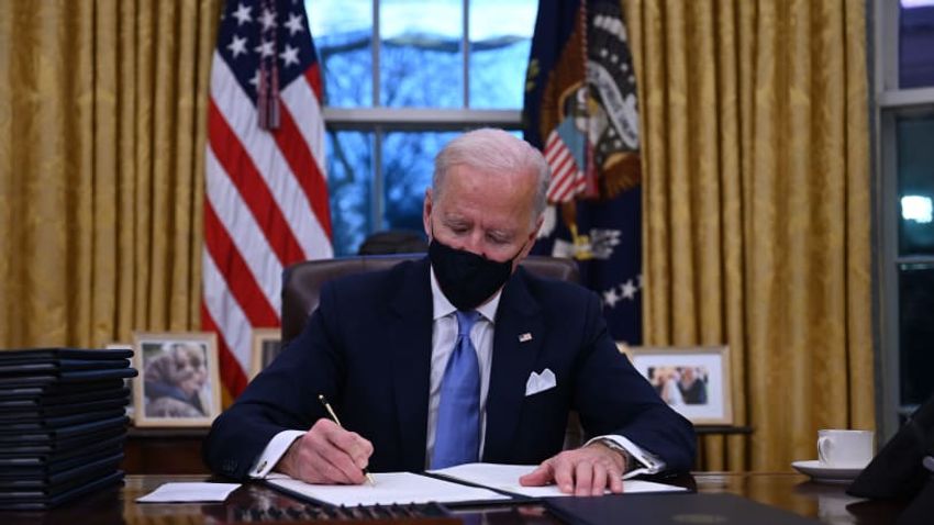  President Biden grants end-of-year pardons to 6 former convicts