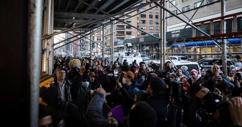  NYC marijuana shop in East Village swarmed on 2nd day of business – New York Daily News