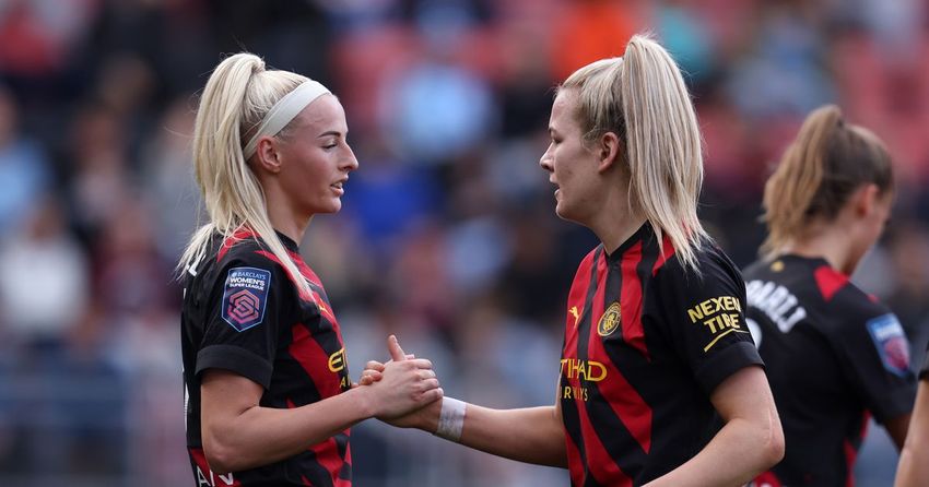  England star Lauren Hemp rates Man City front three compared to WSL rivals