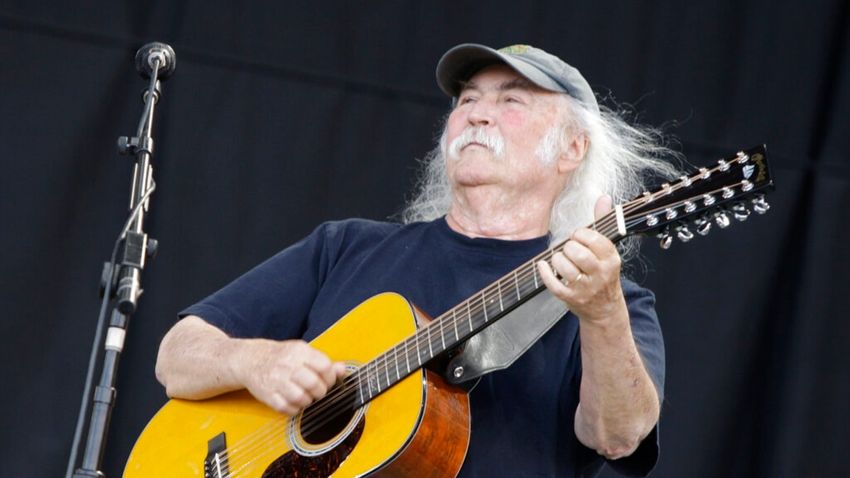  Singer-songwriter David Crosby Dies at 81