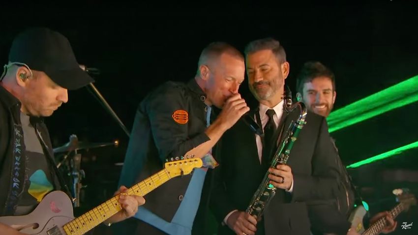  Jimmy Kimmel’s First Musical Guest Coldplay Perform “Clocks” for His 20th Anniversary: Watch