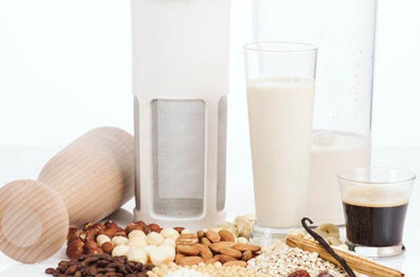  Vegan Milker Device Lets You Make Your Own Almond Milk, Oat Milk, Rice Milk Etc.