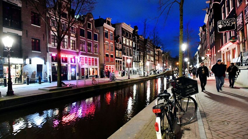  Amsterdam to weed out cannabis in red light district