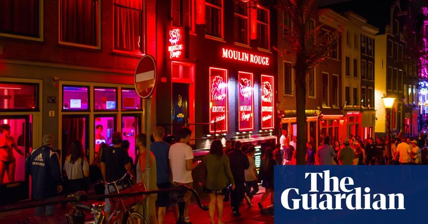  Amsterdam to outlaw cannabis-smoking in red-light district streets