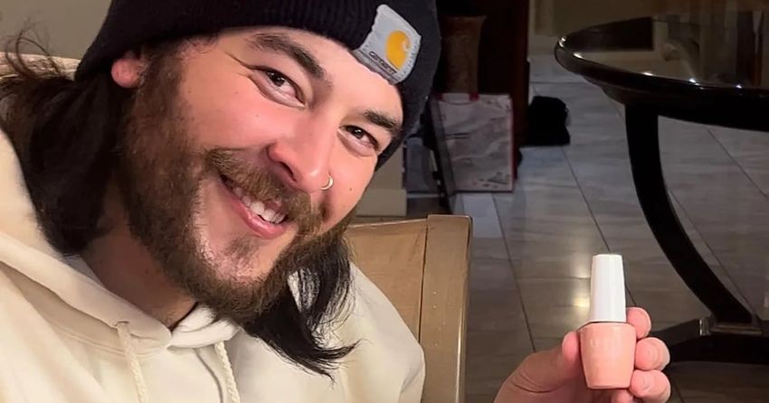  How 1 Man’s Love For His Partner Led to a TikTok-Famous Nail Account