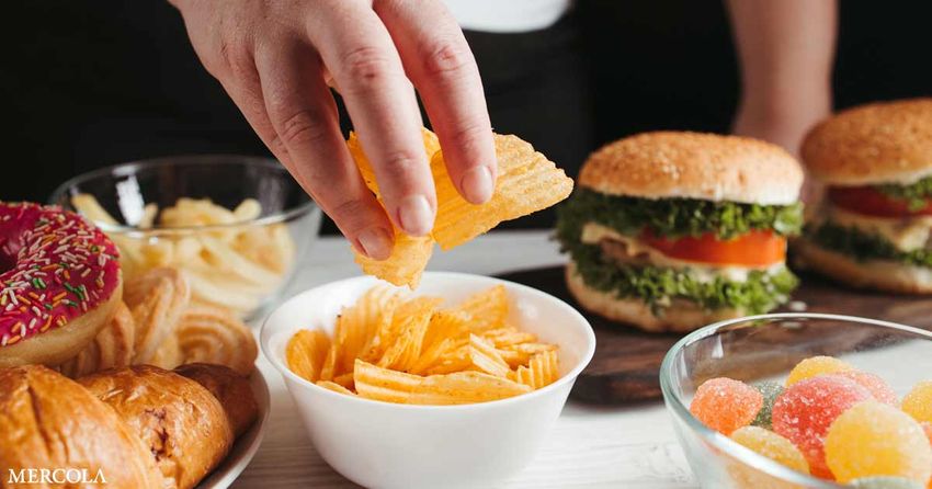  Junk Food ‘Brainwashes’ You so You’re Wired to Eat More