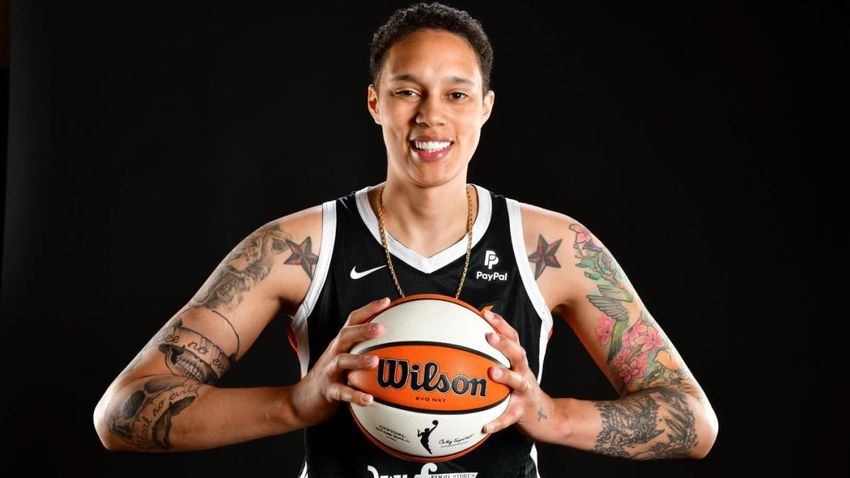  WNBA star Brittney Griner is writing a book describing her 10 month detainment in Russia