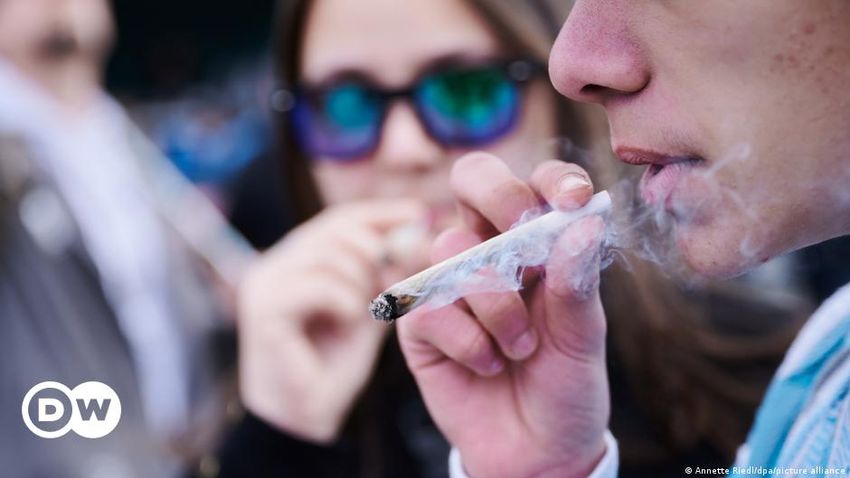  Does cannabis cause depression in teenagers?