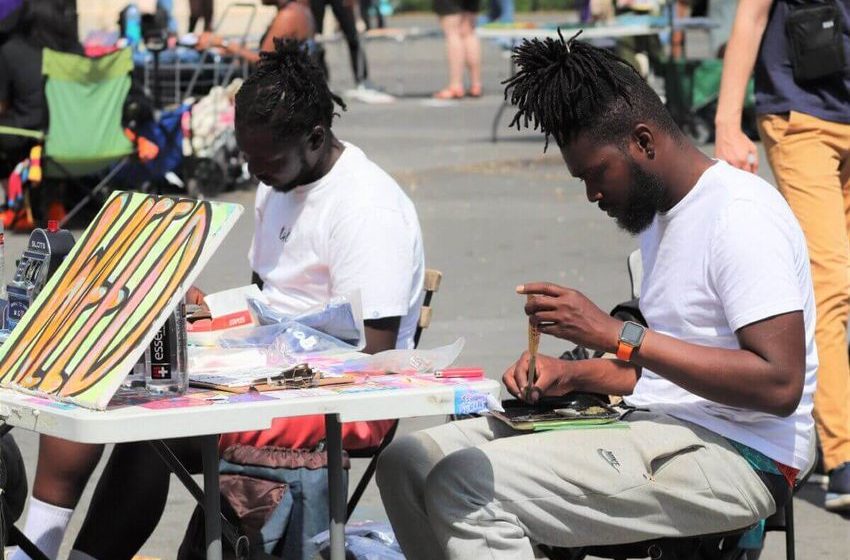  With Limited Enforcement, Brooklyn’s Cannabis Street Vendors Roll in the Green