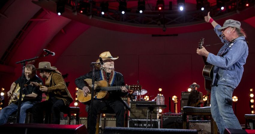  I went to Willie Nelson’s 90th birthday concert and left with a lot of weed wisdom