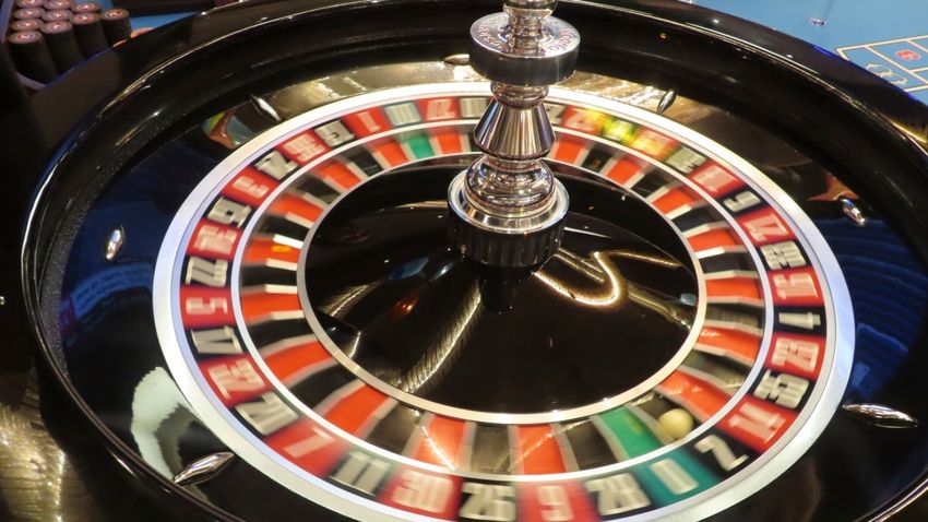  As Legal Gambling Surges, Some US States Want to Teach Teens About the Risks