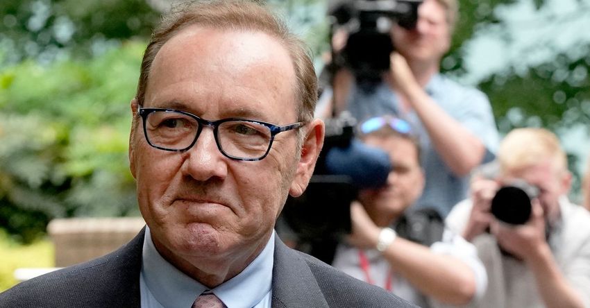  Prosecutor Calls Kevin Spacey ‘A Sexual Bully’ Who Preys On Men In UK Sexual Assault Trial