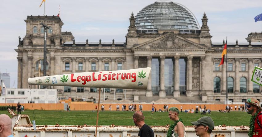  German Cabinet approves liberalization of cannabis possession