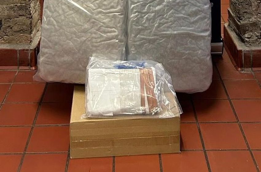  Man and woman (40s) arrested as gardaí seize cocaine and cannabis worth €270,000 in Dublin