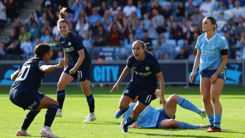  Late goal gives Chelsea 1-1 WSL draw as two Man City players see red