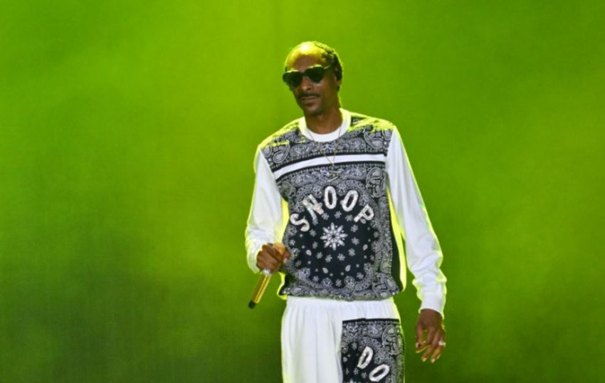  Weed enthusiast Snoop Dogg is ‘giving up smoke’?