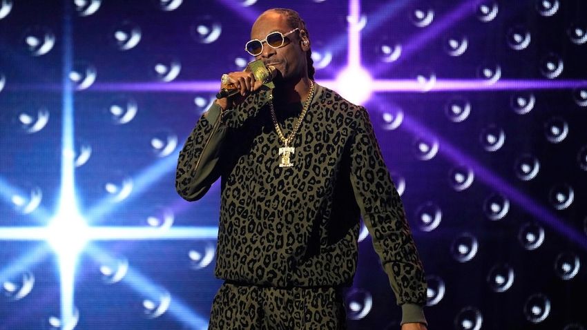  Snoop Dogg says he’s giving up ‘smoke.’ It caught some of his fans off guard