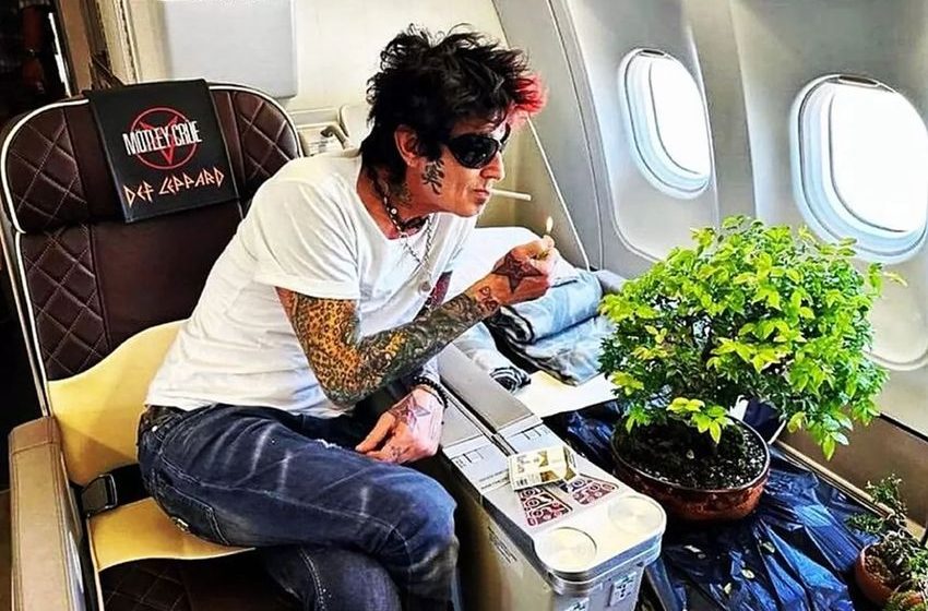  Tommy Lee faces allegations of sexual assault in 2003 helicopter incident