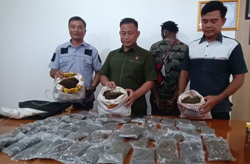  Papua Police arrest two PNG citizens for allegedly smuggling marijuana