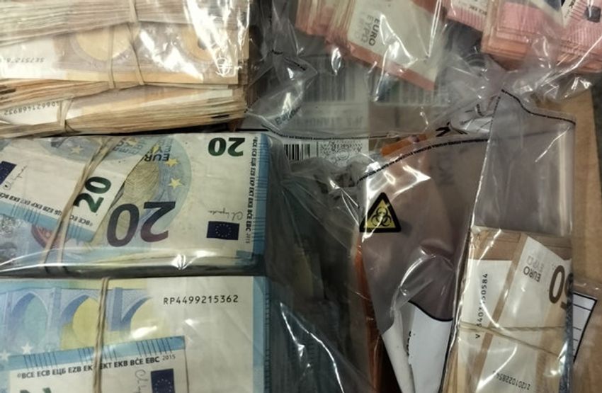  Two men arrested after €62,000 in cash and €20,000 worth of cannabis seized in Co Westmeath