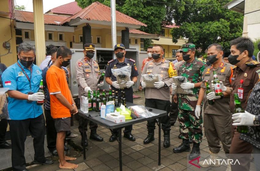  Mataram police destroy 2.75 kg of dried cannabis seized from student